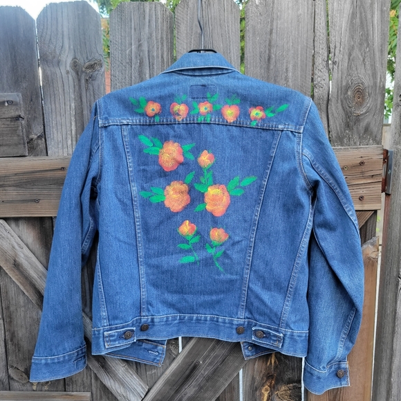 Vintage Youth Levi's jacket with flowers on the back , made in Canada s… - Picture 5 of 7